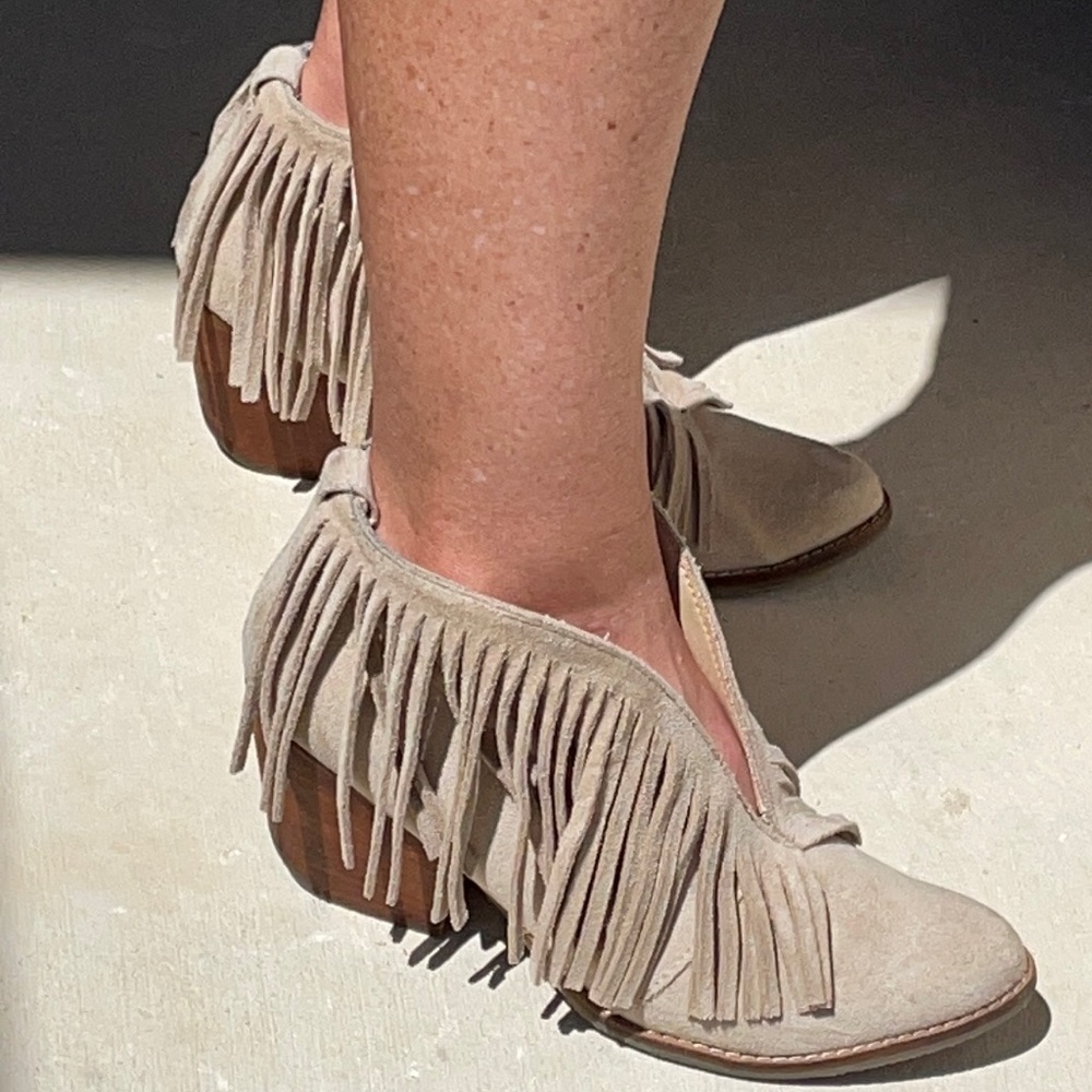 Coconuts by Matisse fringe booties size 6